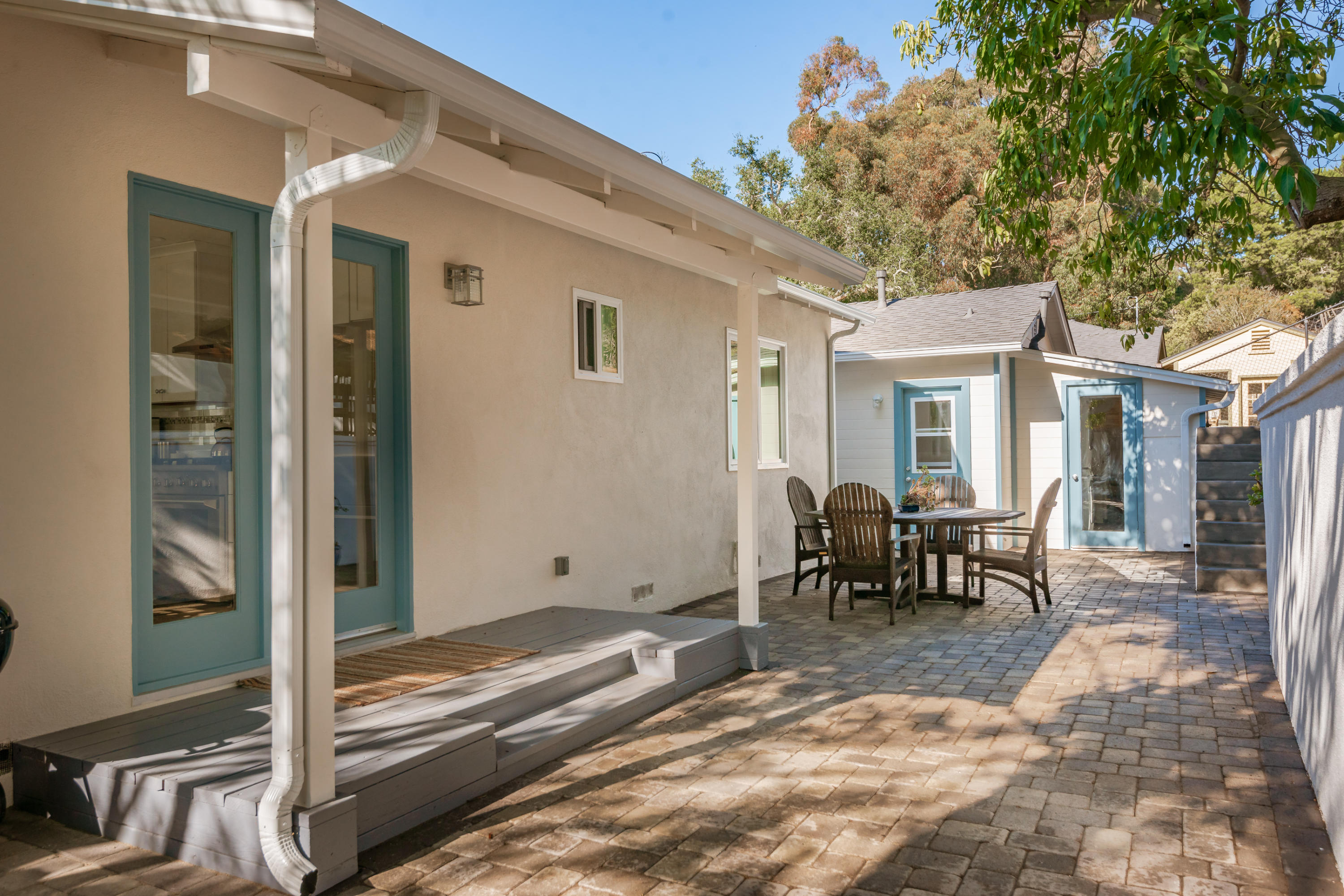 704 Fellowship Road Santa Barbara, CA 93109 - Photo 9 of 19 Rear patio