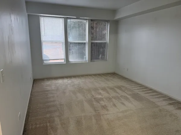 $2,300 | 111 West Chatham Lane, Round Lake, IL 60073