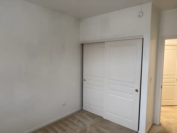 $2,300 | 111 West Chatham Lane, Round Lake, IL 60073