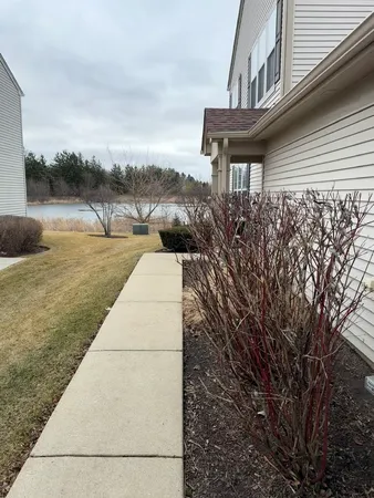 $2,300 | 111 West Chatham Lane, Round Lake, IL 60073