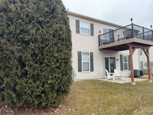 $2,300 | 111 West Chatham Lane, Round Lake, IL 60073