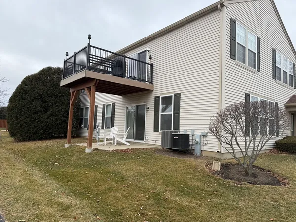 $2,300 | 111 West Chatham Lane, Round Lake, IL 60073