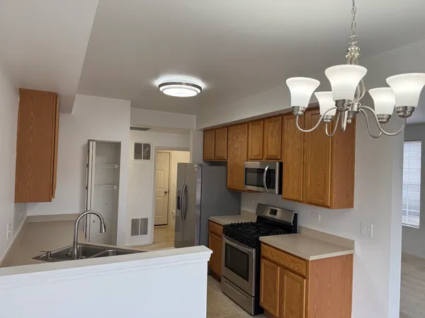 $2,300 | 111 West Chatham Lane, Round Lake, IL 60073