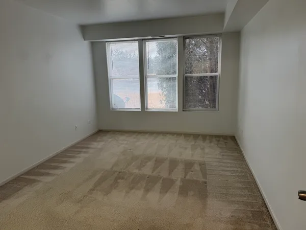 $2,300 | 111 West Chatham Lane, Round Lake, IL 60073