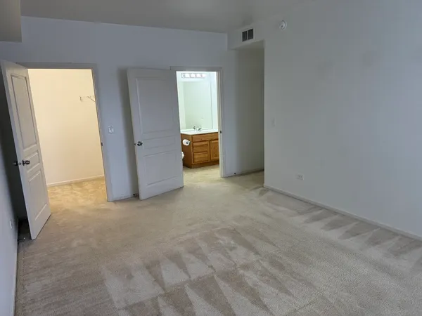 $2,300 | 111 West Chatham Lane, Round Lake, IL 60073