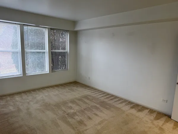 $2,300 | 111 West Chatham Lane, Round Lake, IL 60073