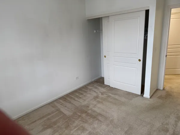 $2,300 | 111 West Chatham Lane, Round Lake, IL 60073