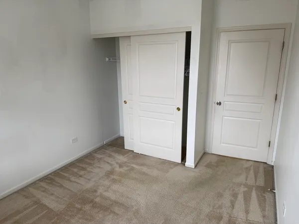 $2,300 | 111 West Chatham Lane, Round Lake, IL 60073