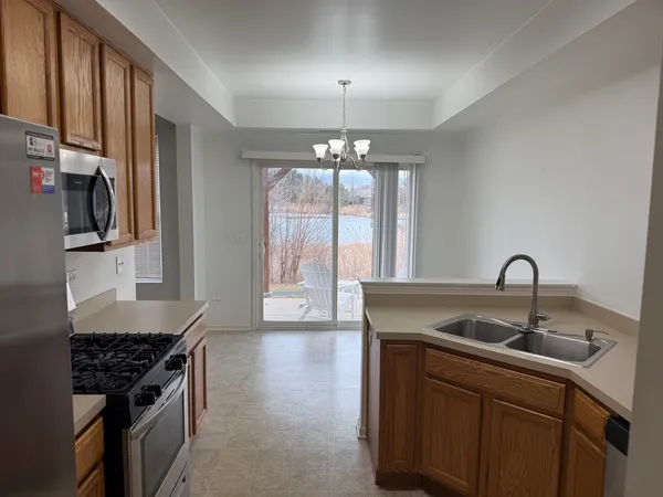 $2,300 | 111 West Chatham Lane, Round Lake, IL 60073