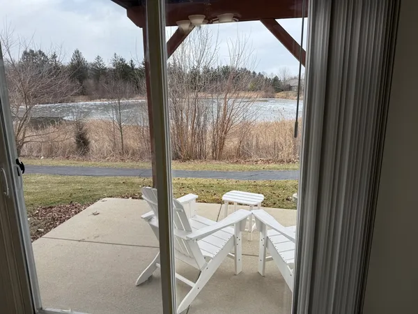 $2,300 | 111 West Chatham Lane, Round Lake, IL 60073