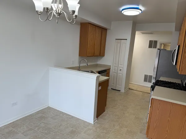 $2,300 | 111 West Chatham Lane, Round Lake, IL 60073