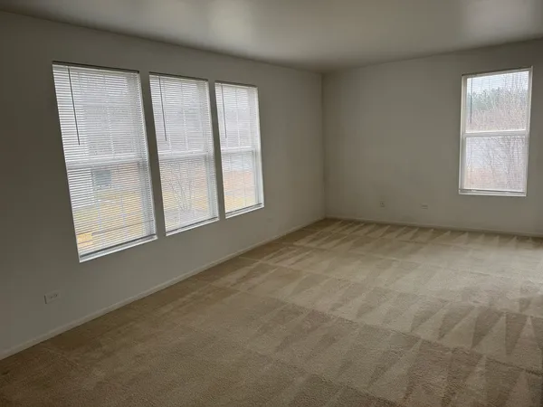 $2,300 | 111 West Chatham Lane, Round Lake, IL 60073