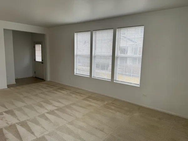 $2,300 | 111 West Chatham Lane, Round Lake, IL 60073