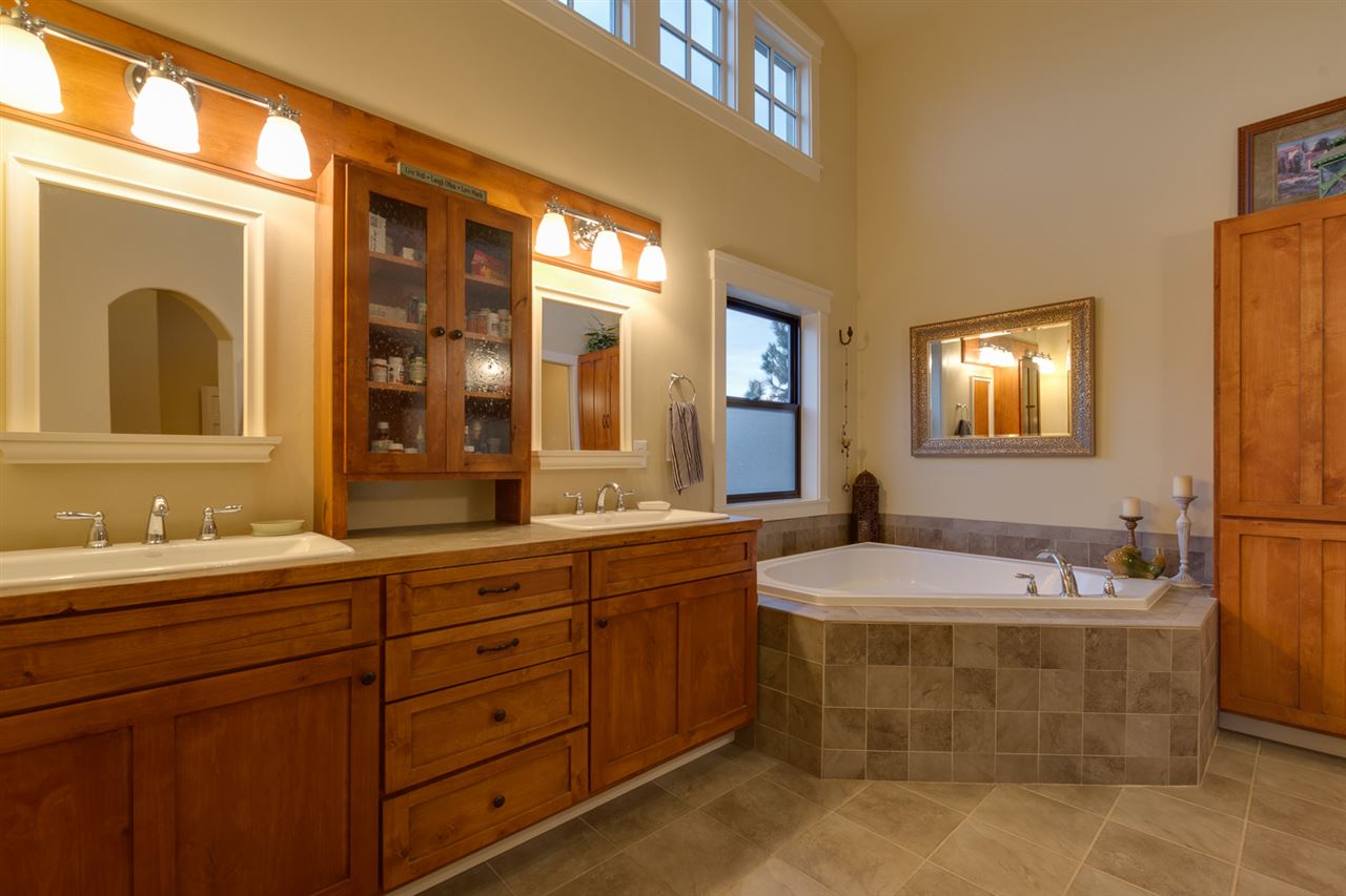 42801 North Boundary Road Elk, WA 99009 - Photo 8 of 20