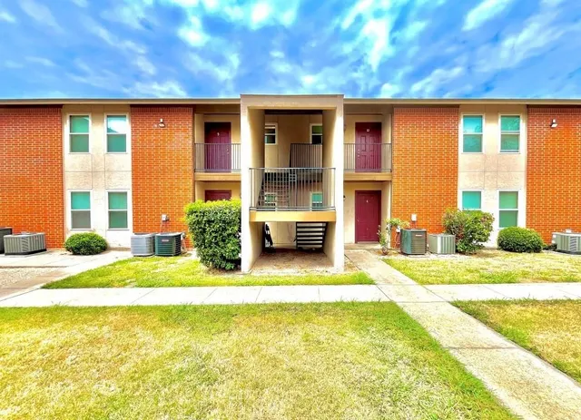 $945 | 410 Bryan Street, Unit 3, Denton, TX 76201