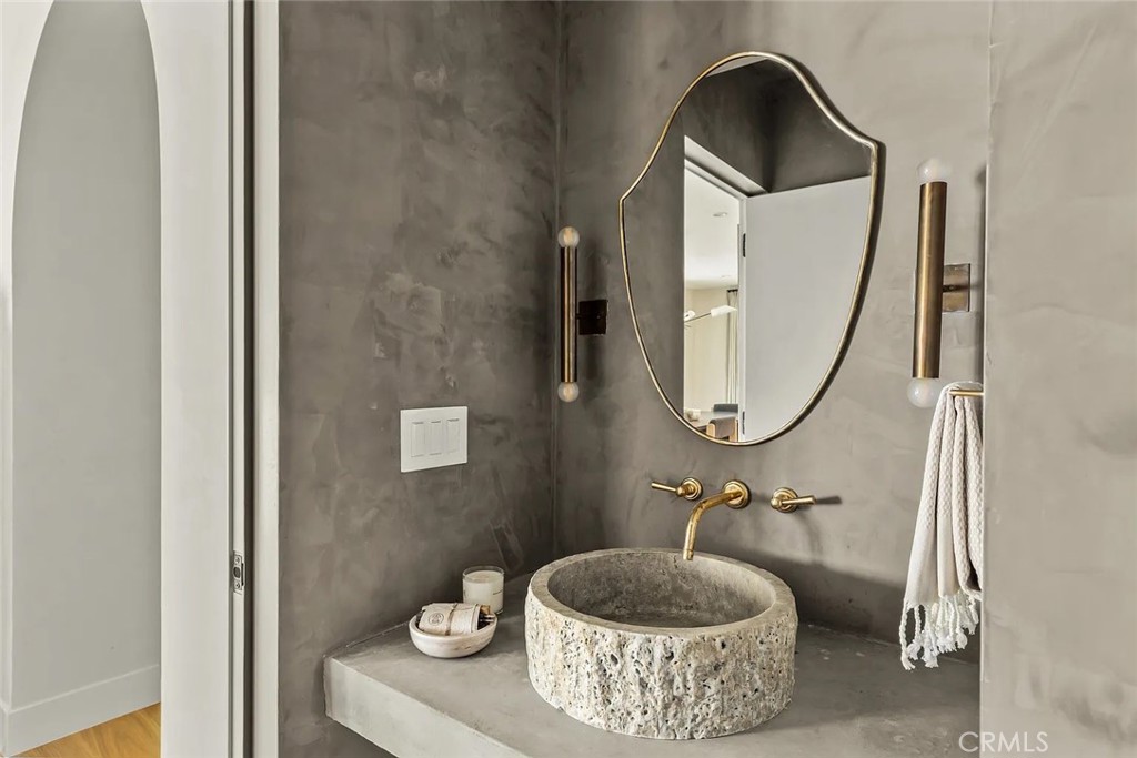 738 San Lorenzo Street Santa Monica, CA 90402 - Photo 25 of 50 a bathroom with a toilet a sink and mirror