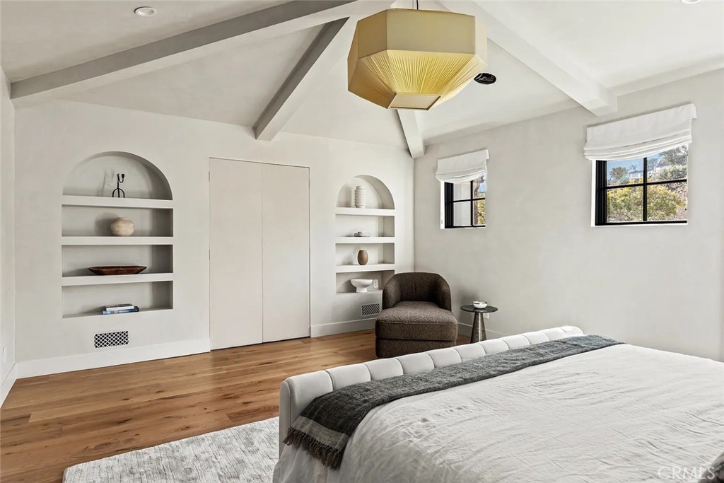 738 San Lorenzo Street Santa Monica, CA 90402 - Photo 29 of 50 a bedroom with bed and wooden floor