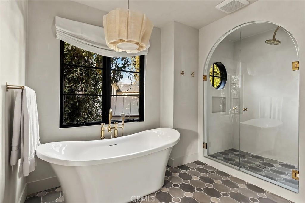 738 San Lorenzo Street Santa Monica, CA 90402 - Photo 32 of 50 a white bath tub sitting next to a white toilet