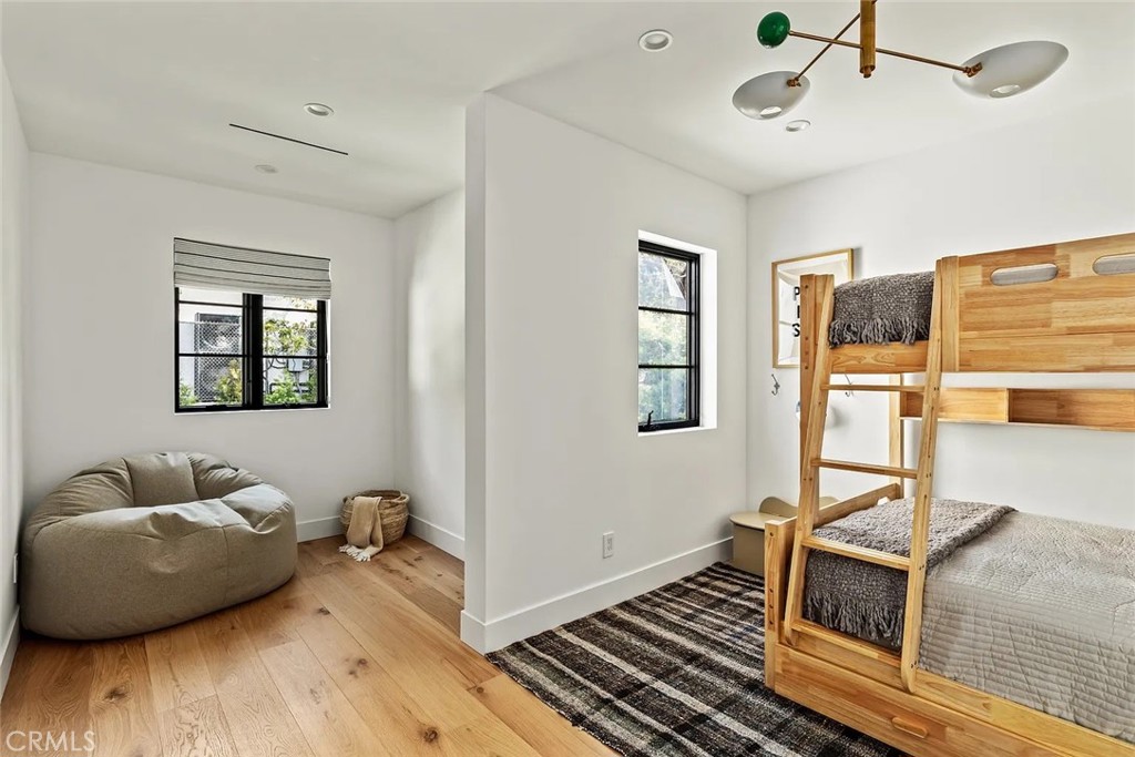 738 San Lorenzo Street Santa Monica, CA 90402 - Photo 44 of 50 a living room with furniture and a flat screen tv