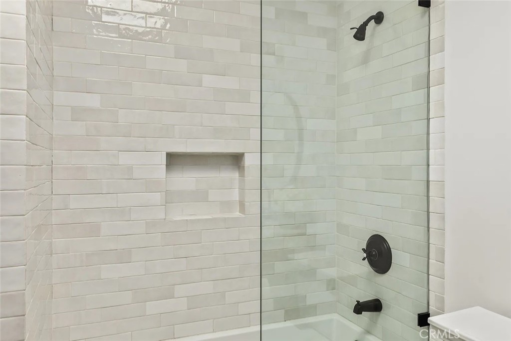 738 San Lorenzo Street Santa Monica, CA 90402 - Photo 47 of 50 a bathroom with a shower