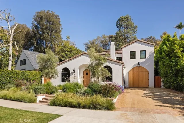 a view of a house with a yard and plants