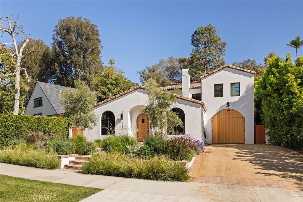 738 San Lorenzo Street Santa Monica, CA 90402 - Photo 5 of 50 a front view of a house with a yard and garage