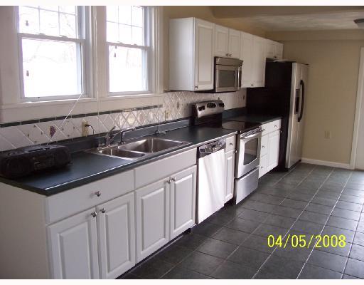 131 Goodview Drive Apollo, PA 15613 - Photo 3 of 8 Kitchen.