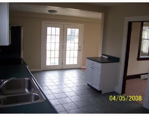131 Goodview Drive Apollo, PA 15613 - Photo 4 of 8 Kitchen.