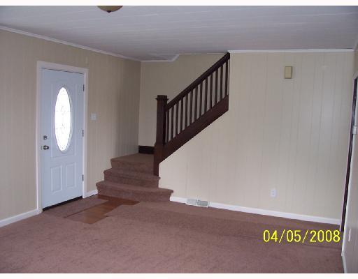 131 Goodview Drive Apollo, PA 15613 - Photo 5 of 8 Living Room.