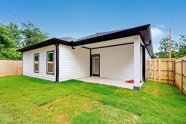 $2,200 | 415 Martin Luther King Jr Drive, Sulphur Springs, TX 75482
