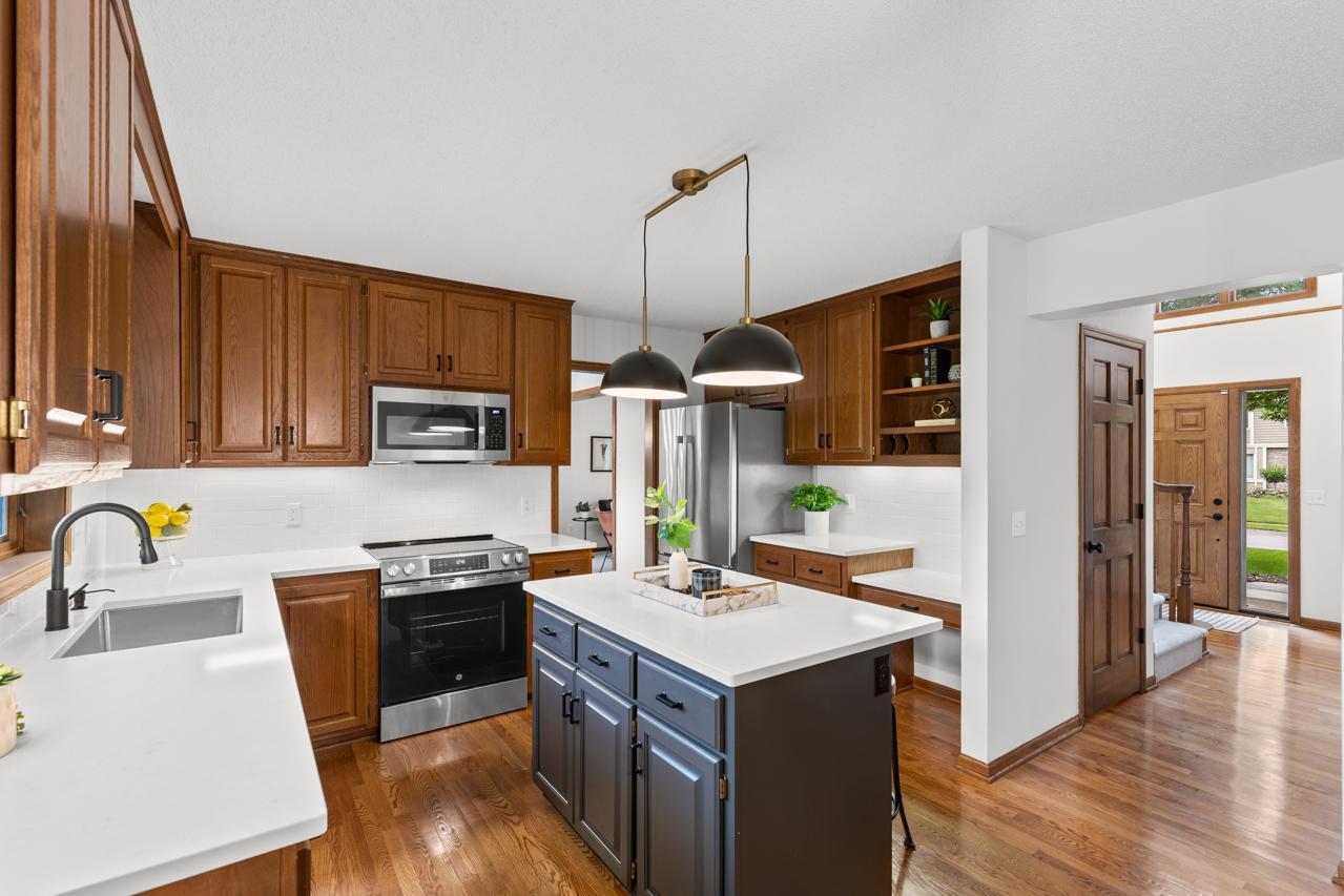 16812 Weston Bay Road Eden Prairie, MN 55347 - Photo 9 of 44 Gallery Image 9