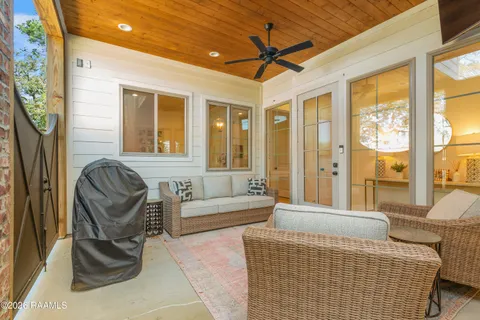 $379,000 | 114 North Beadle Road, Lafayette, LA 70508