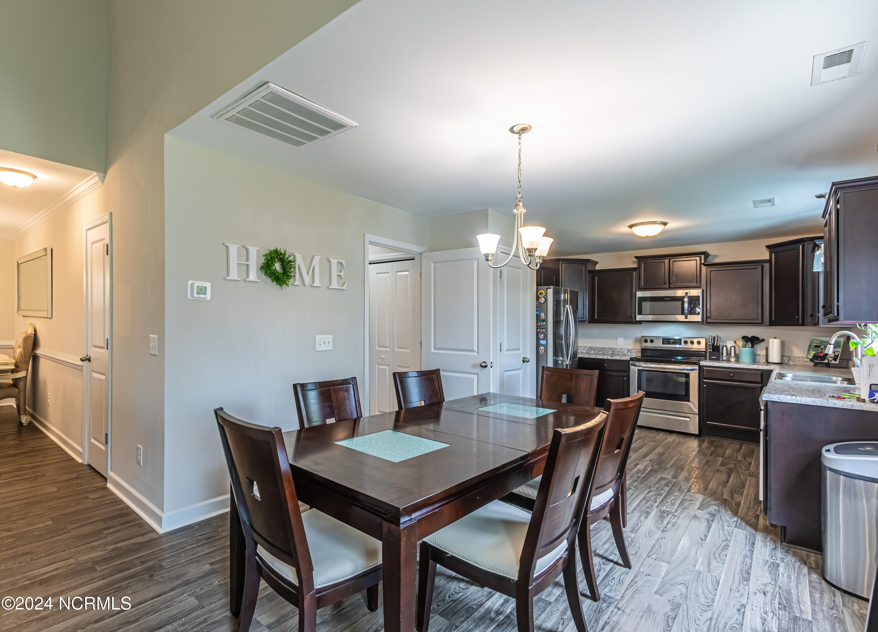 165 Hawks Point Road Jacksonville, NC 28540 - Photo 14 of 73 Breakfast nook