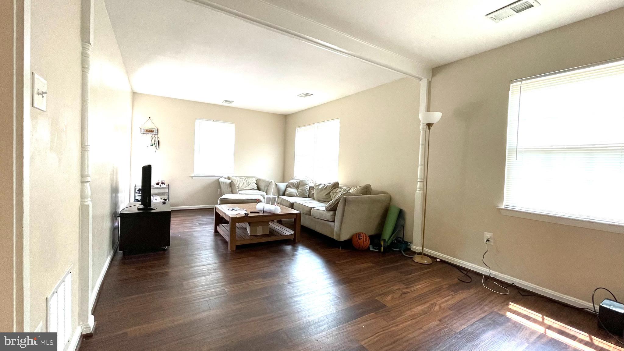 8766 Walutes Circle, Unit D Alexandria, VA 22309 - Photo 3 of 8 Living