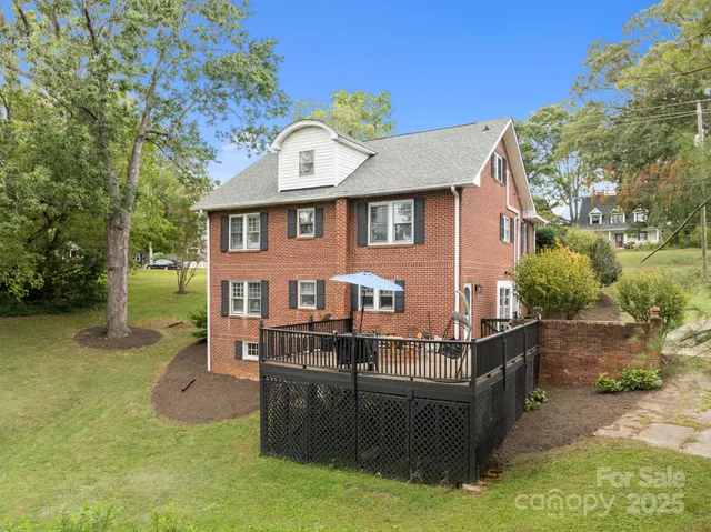a front view of house with yard