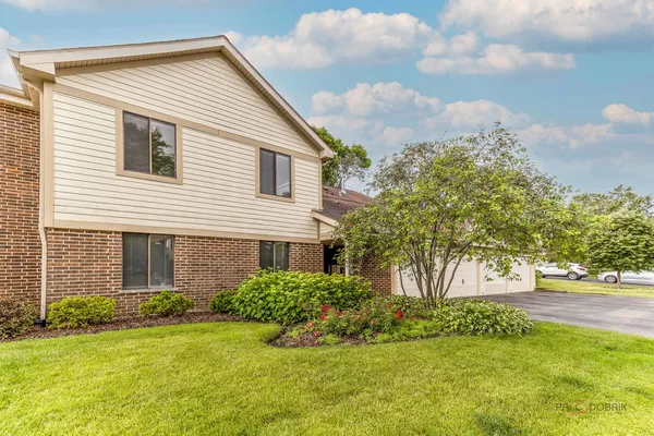 $259,900 | 823 Coach Road, Unit 6, Palatine, IL 60074