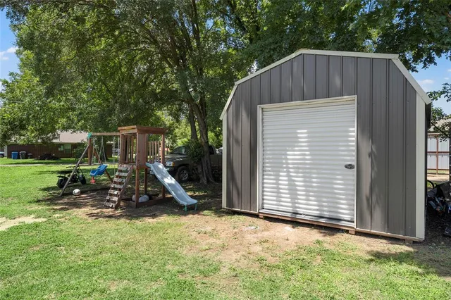 a house view with a backyard space