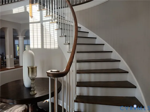 a view of entryway and workspace