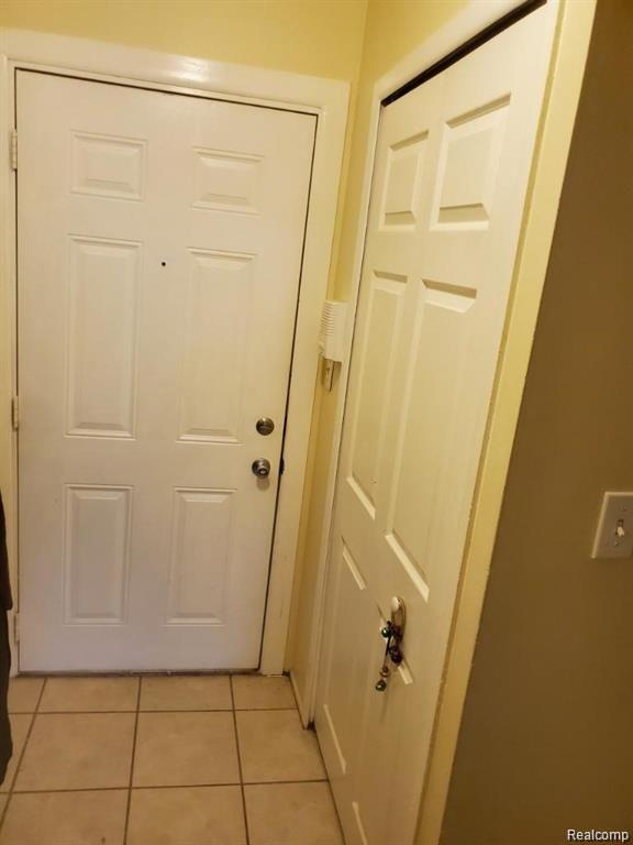 777 West Maple Road, Unit 777 Clawson, MI 48017 - Photo 4 of 19 Resized_Resized_20220402_165425(1).jpg