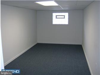 987 Grant Road Folcroft, PA 19032 - Photo 10 of 12 a view of room