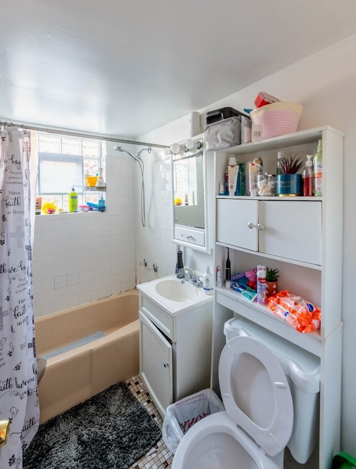 1619 35th Avenue Melrose Park, IL 60160 - Photo 10 of 35 a bathroom with a tub a sink and a mirror