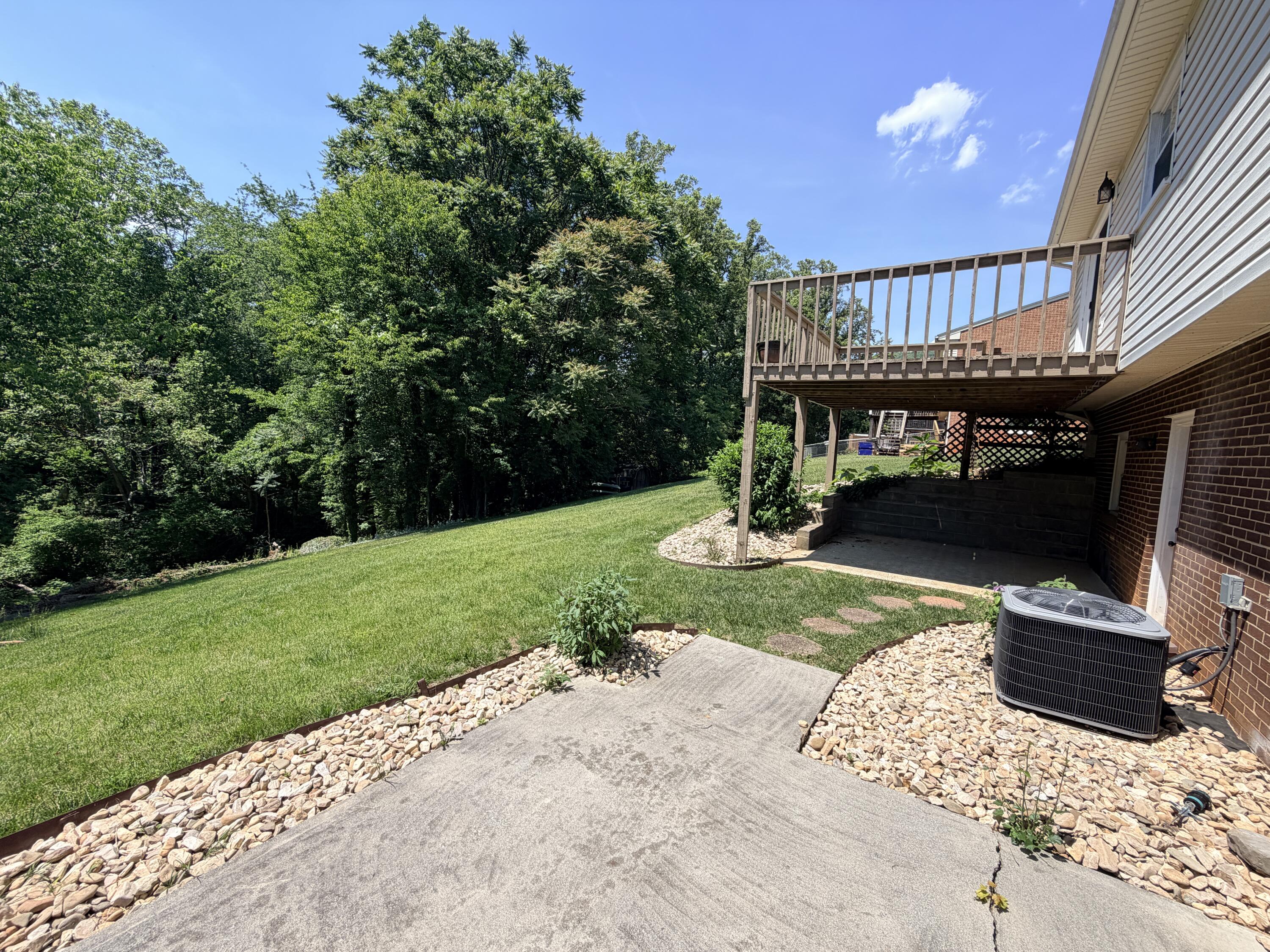 116 Old Brook Road Vinton, VA 24179 - Photo 4 of 21 20260517_182718688_iOS