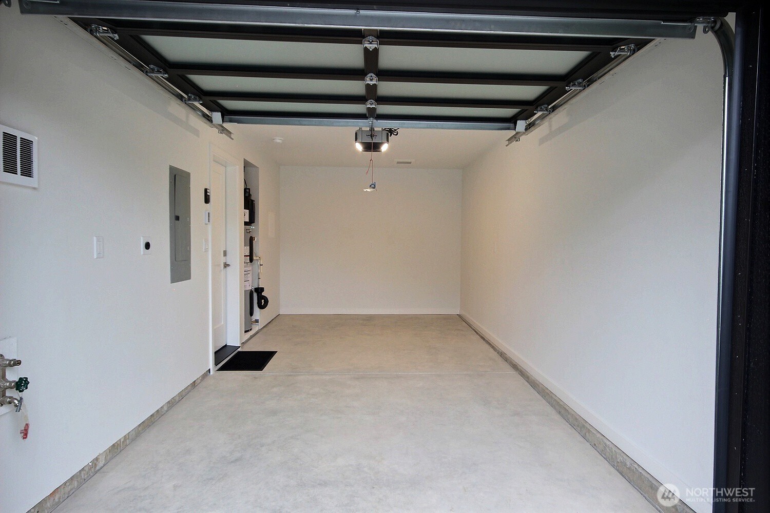 813 Northeast 90th Street Seattle, WA 98115 - Photo 29 of 35