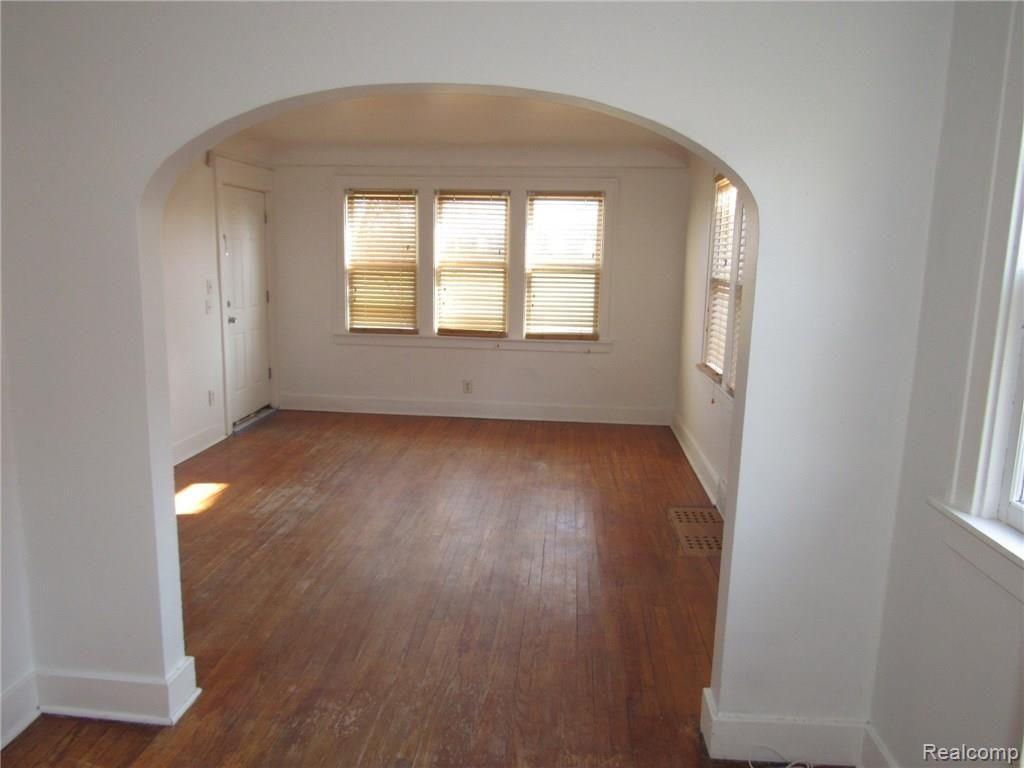 154 East Rundell Street Pontiac, MI 48342 - Photo 14 of 33 154 E RUNDELL PONTIAC (66).JPG