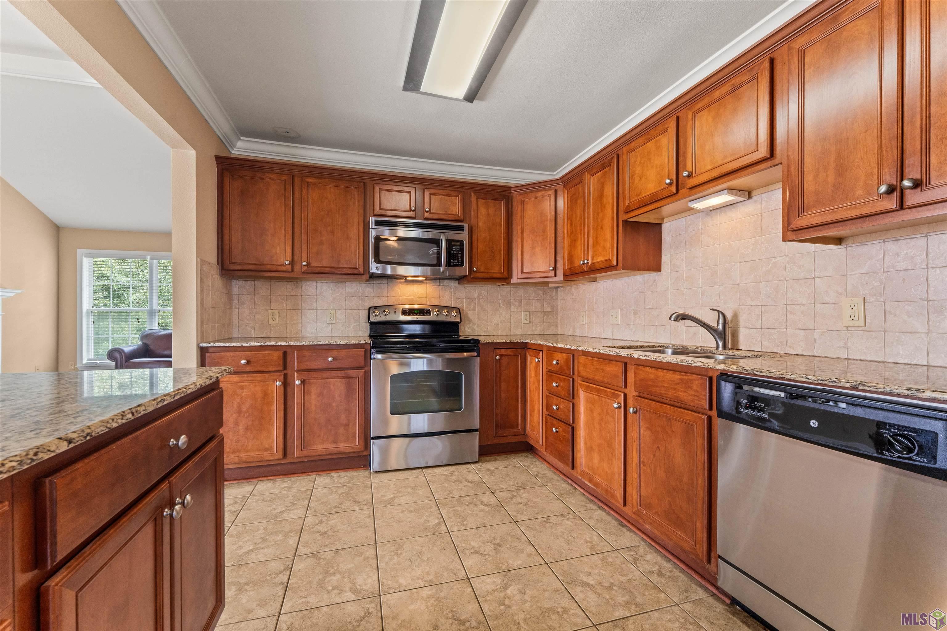 7945 Jefferson Pl Boulevard, Unit D Baton Rouge, LA 70809 - Photo 10 of 23 Gallery Image 10