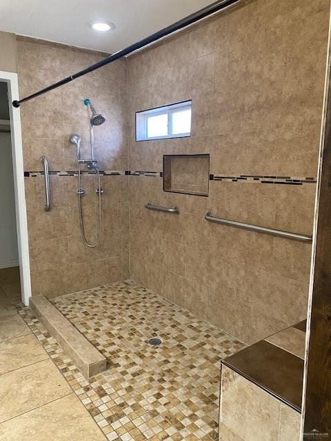 1220 Eva Street Edinburg, TX 78539 - Photo 10 of 21 a bathroom with a shower