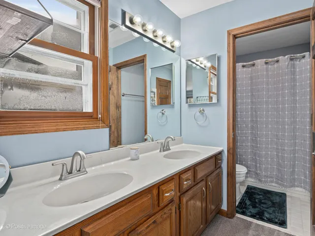 $384,900 | 1930 Sapphire Lane, Aurora, IL 60506