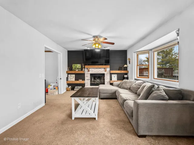 $384,900 | 1930 Sapphire Lane, Aurora, IL 60506