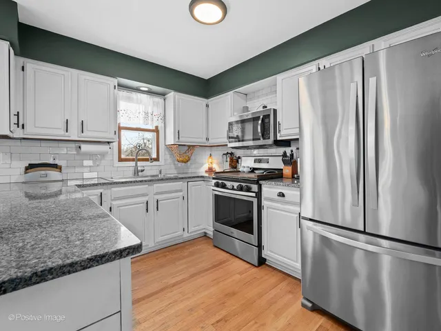 $384,900 | 1930 Sapphire Lane, Aurora, IL 60506