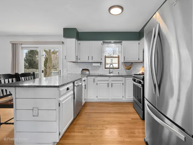 $384,900 | 1930 Sapphire Lane, Aurora, IL 60506